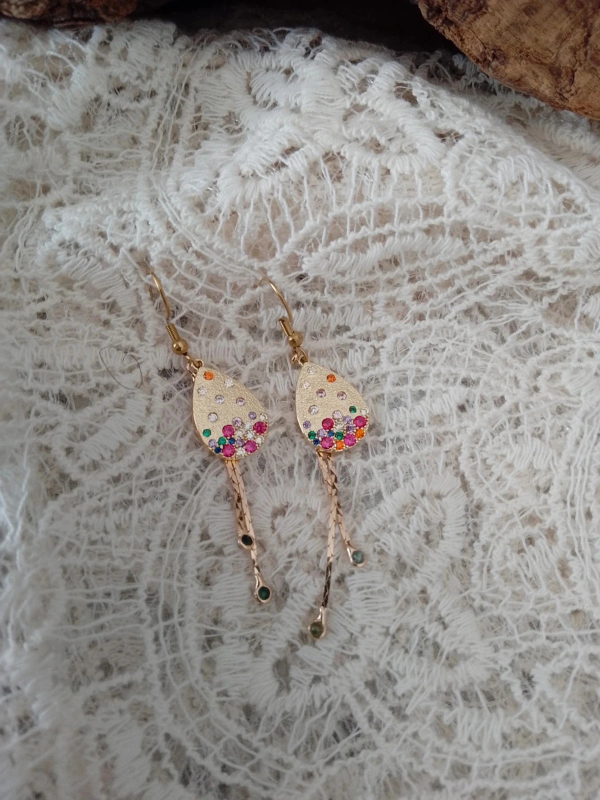 Boucles d'oreilles bohèmes dorées zircons colorés